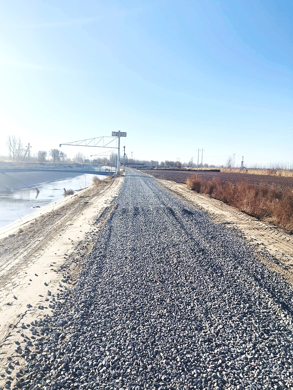 铺砂后的渠堤